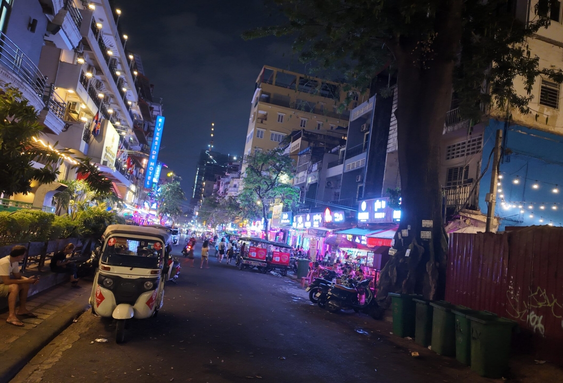 Phnom Penh, Cambodia - night market!
