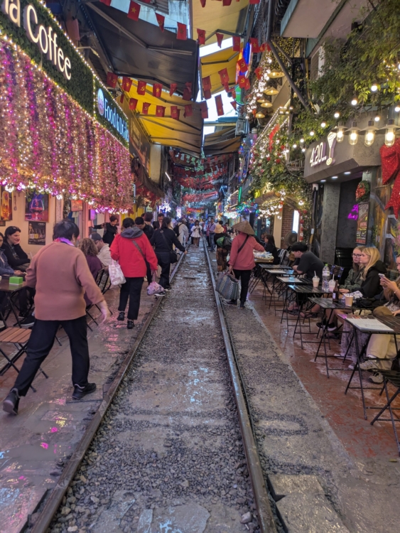 Hanoi, Vietnam - train street experience!🚆🍻