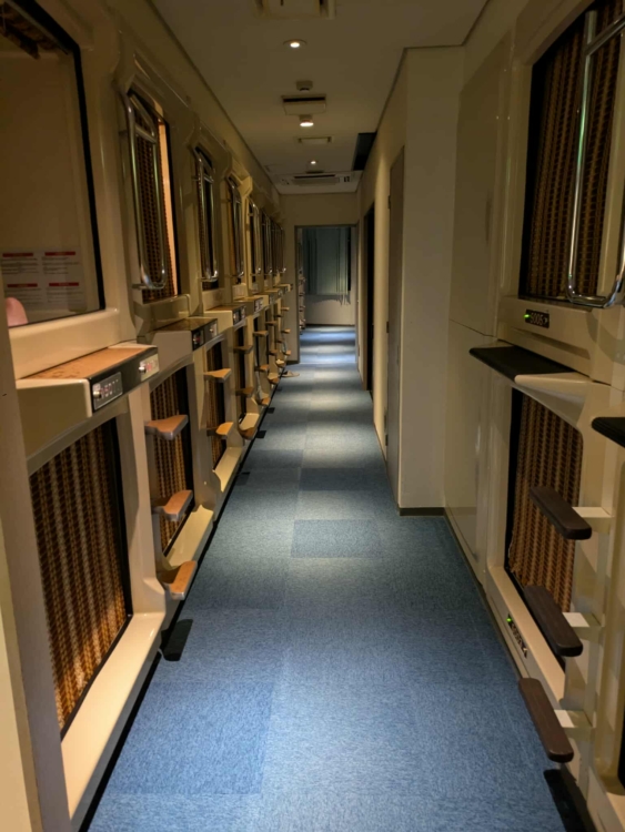 Tokyo pod hotel experience! 🛌🏻